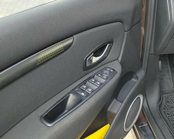 Коричневый Рено Гранд Сценик, объемом двигателя 2 л и пробегом 231 тыс. км за 9300 $, фото 14 на Automoto.ua