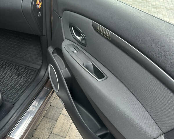 Коричневый Рено Гранд Сценик, объемом двигателя 2 л и пробегом 231 тыс. км за 9300 $, фото 12 на Automoto.ua