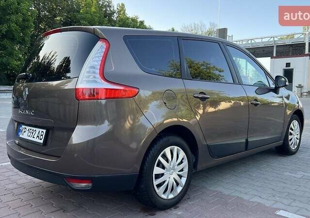 Коричневый Рено Гранд Сценик, объемом двигателя 1.5 л и пробегом 250 тыс. км за 7500 $, фото 5 на Automoto.ua