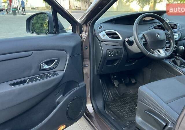 Коричневый Рено Гранд Сценик, объемом двигателя 1.5 л и пробегом 250 тыс. км за 7500 $, фото 9 на Automoto.ua