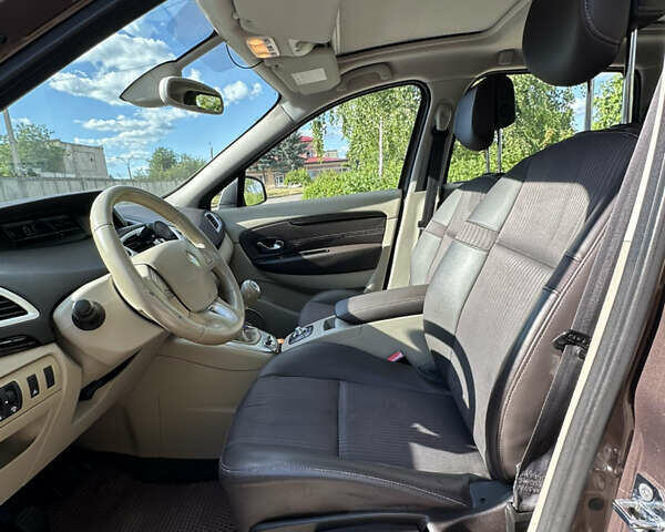 Коричневий Рено Гранд Сценік, об'ємом двигуна 1.5 л та пробігом 237 тис. км за 8300 $, фото 12 на Automoto.ua