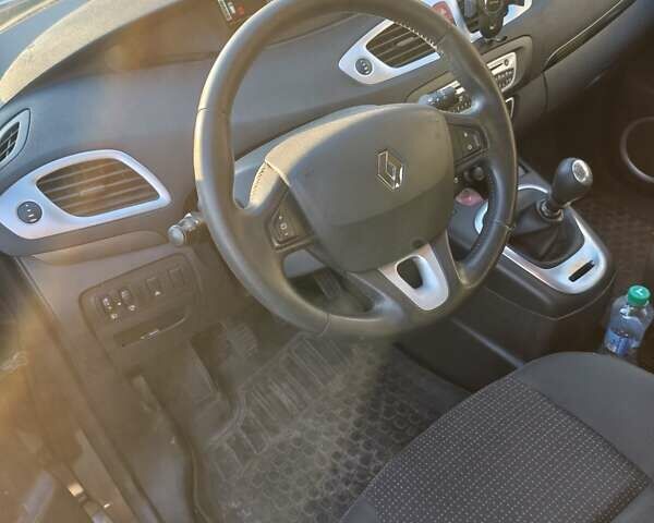 Коричневый Рено Гранд Сценик, объемом двигателя 1.9 л и пробегом 240 тыс. км за 7100 $, фото 18 на Automoto.ua