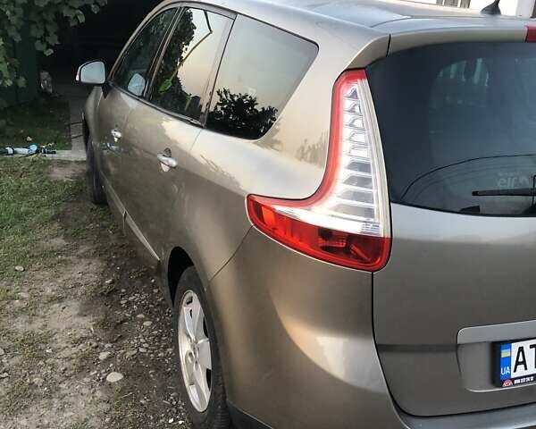 Коричневий Рено Гранд Сценік, об'ємом двигуна 1.46 л та пробігом 190 тис. км за 7700 $, фото 6 на Automoto.ua