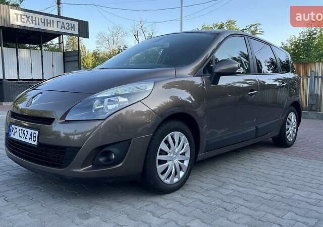 Коричневый Рено Гранд Сценик, объемом двигателя 1.5 л и пробегом 250 тыс. км за 7500 $, фото 4 на Automoto.ua