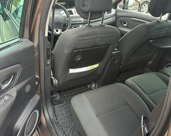 Коричневый Рено Гранд Сценик, объемом двигателя 2 л и пробегом 231 тыс. км за 9300 $, фото 28 на Automoto.ua