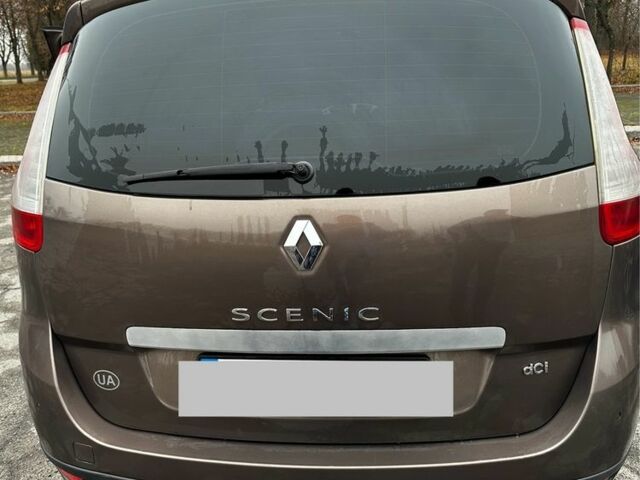 Коричневий Рено Гранд Сценік, об'ємом двигуна 2 л та пробігом 301 тис. км за 6900 $, фото 2 на Automoto.ua