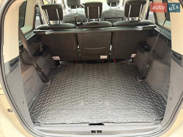 Коричневый Рено Гранд Сценик, объемом двигателя 1.9 л и пробегом 323 тыс. км за 6700 $, фото 30 на Automoto.ua