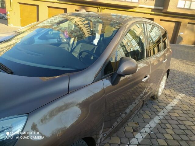 Коричневый Рено Гранд Сценик, объемом двигателя 2 л и пробегом 270 тыс. км за 7200 $, фото 1 на Automoto.ua