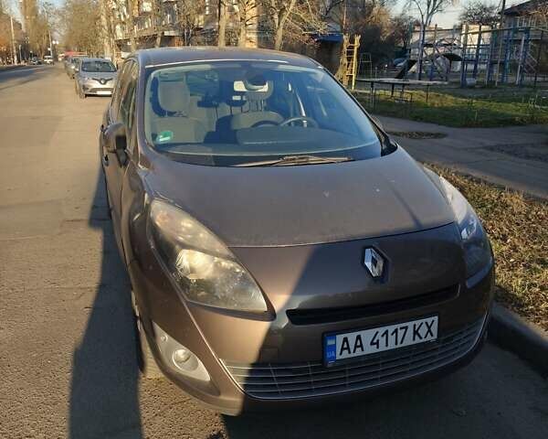 Коричневый Рено Гранд Сценик, объемом двигателя 1.9 л и пробегом 240 тыс. км за 7100 $, фото 14 на Automoto.ua