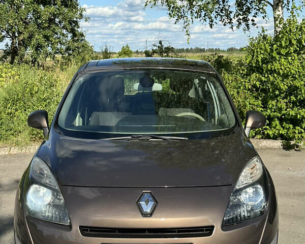 Коричневий Рено Гранд Сценік, об'ємом двигуна 1.5 л та пробігом 237 тис. км за 8300 $, фото 26 на Automoto.ua