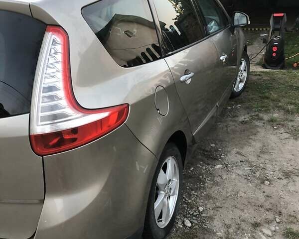 Коричневий Рено Гранд Сценік, об'ємом двигуна 1.46 л та пробігом 190 тис. км за 7700 $, фото 5 на Automoto.ua