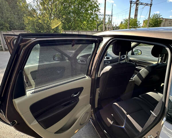 Коричневий Рено Гранд Сценік, об'ємом двигуна 1.5 л та пробігом 237 тис. км за 8300 $, фото 10 на Automoto.ua