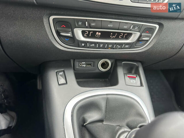 Рено Гранд Сценик 2009 в Житомире на Automoto.ua Коричневый Рено Гранд Сценик, объемом двигателя 1.9 л и пробегом 226 тыс. км за 7950 $, фото 23 на Automoto.ua