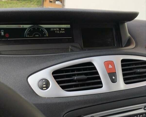 Коричневый Рено Гранд Сценик, объемом двигателя 2 л и пробегом 231 тыс. км за 9300 $, фото 11 на Automoto.ua