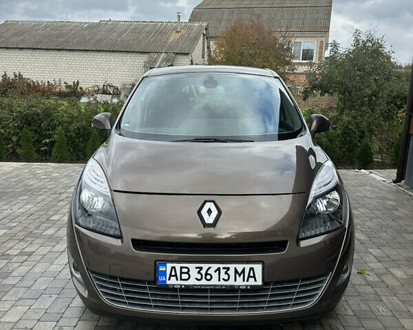 Коричневый Рено Гранд Сценик, объемом двигателя 2 л и пробегом 231 тыс. км за 9300 $, фото 1 на Automoto.ua