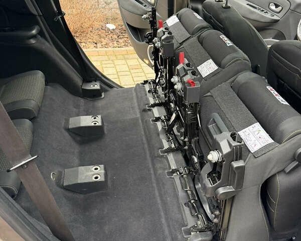 Коричневый Рено Гранд Сценик, объемом двигателя 1.9 л и пробегом 323 тыс. км за 6700 $, фото 31 на Automoto.ua