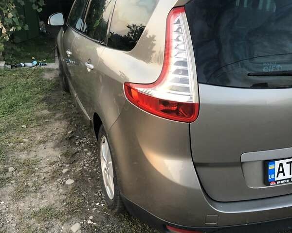 Коричневий Рено Гранд Сценік, об'ємом двигуна 1.46 л та пробігом 190 тис. км за 7700 $, фото 7 на Automoto.ua