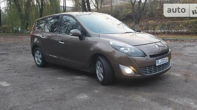 Коричневый Рено Гранд Сценик, объемом двигателя 1.5 л и пробегом 234 тыс. км за 7700 $, фото 2 на Automoto.ua