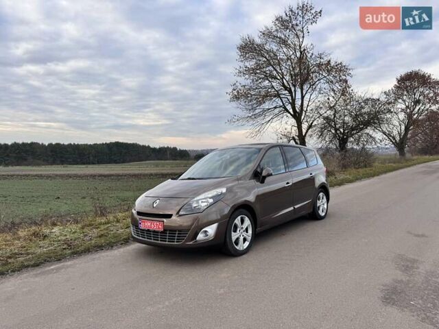 Коричневый Рено Гранд Сценик, объемом двигателя 0 л и пробегом 167 тыс. км за 6200 $, фото 1 на Automoto.ua