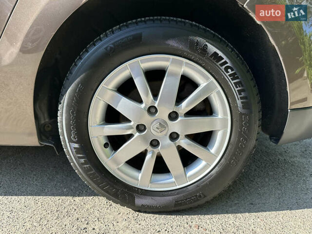 Коричневий Рено Гранд Сценік, об'ємом двигуна 1.5 л та пробігом 237 тис. км за 8300 $, фото 30 на Automoto.ua