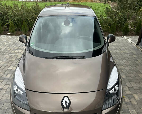 Коричневый Рено Гранд Сценик, объемом двигателя 2 л и пробегом 231 тыс. км за 9300 $, фото 4 на Automoto.ua