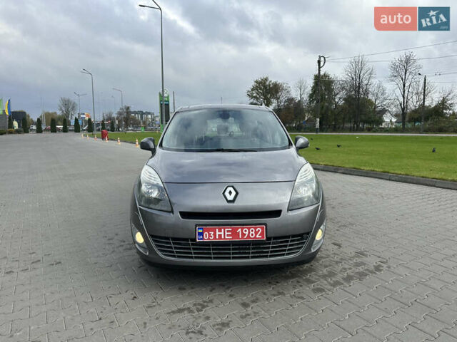 Коричневый Рено Гранд Сценик, объемом двигателя 1.9 л и пробегом 226 тыс. км за 7950 $, фото 1 на Automoto.ua