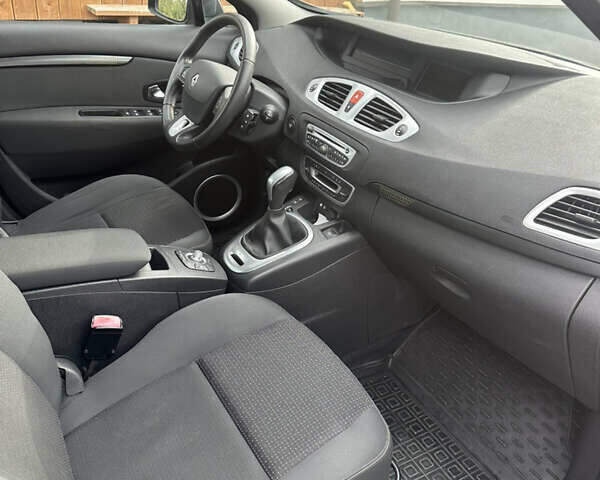 Коричневый Рено Гранд Сценик, объемом двигателя 2 л и пробегом 231 тыс. км за 9300 $, фото 11 на Automoto.ua