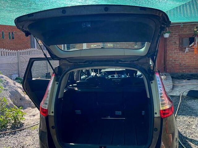 Коричневый Рено Гранд Сценик, объемом двигателя 1.5 л и пробегом 309 тыс. км за 7500 $, фото 10 на Automoto.ua