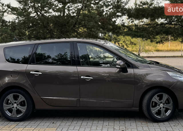 Коричневый Рено Гранд Сценик, объемом двигателя 2 л и пробегом 203 тыс. км за 8000 $, фото 9 на Automoto.ua