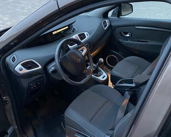 Коричневый Рено Гранд Сценик, объемом двигателя 1.4 л и пробегом 135 тыс. км за 6900 $, фото 10 на Automoto.ua