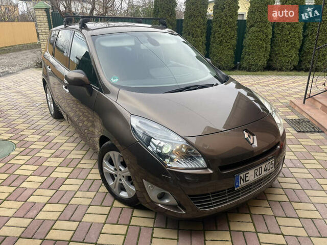 Коричневый Рено Гранд Сценик, объемом двигателя 2 л и пробегом 241 тыс. км за 8600 $, фото 1 на Automoto.ua