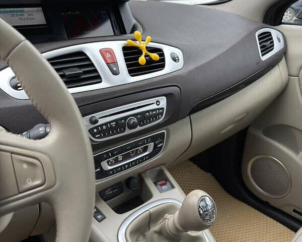 Коричневый Рено Гранд Сценик, объемом двигателя 1.4 л и пробегом 203 тыс. км за 6700 $, фото 14 на Automoto.ua