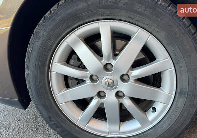 Коричневый Рено Гранд Сценик, объемом двигателя 1.9 л и пробегом 287 тыс. км за 7200 $, фото 13 на Automoto.ua