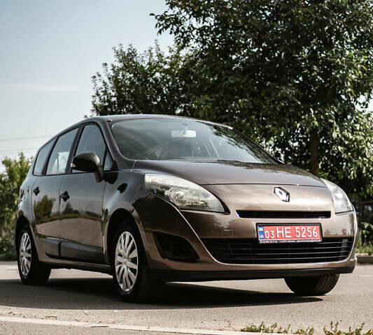 Коричневый Рено Гранд Сценик, объемом двигателя 1.5 л и пробегом 180 тыс. км за 7650 $, фото 3 на Automoto.ua