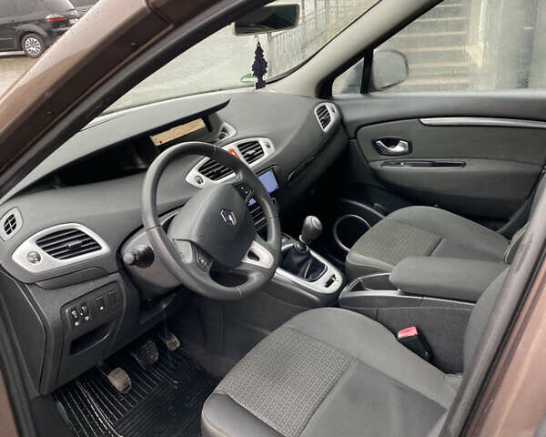 Коричневый Рено Гранд Сценик, объемом двигателя 1.5 л и пробегом 233 тыс. км за 6999 $, фото 18 на Automoto.ua