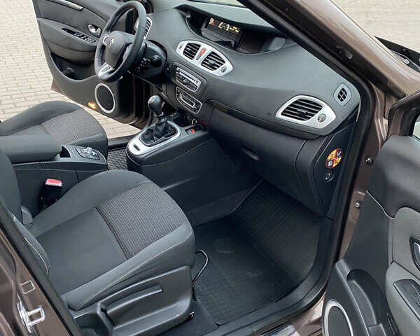 Коричневый Рено Гранд Сценик, объемом двигателя 1.4 л и пробегом 181 тыс. км за 6100 $, фото 17 на Automoto.ua