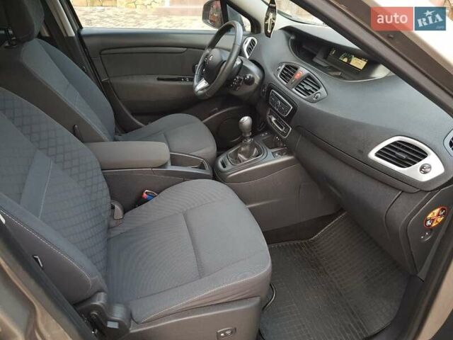 Коричневый Рено Гранд Сценик, объемом двигателя 1.9 л и пробегом 249 тыс. км за 6999 $, фото 33 на Automoto.ua