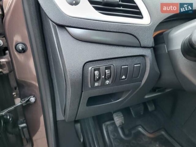 Коричневий Рено Гранд Сценік, об'ємом двигуна 1.5 л та пробігом 232 тис. км за 7550 $, фото 10 на Automoto.ua