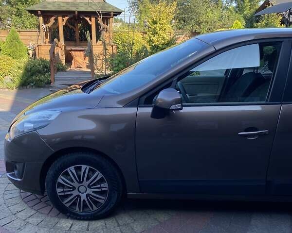 Коричневый Рено Гранд Сценик, объемом двигателя 1.46 л и пробегом 310 тыс. км за 6600 $, фото 11 на Automoto.ua