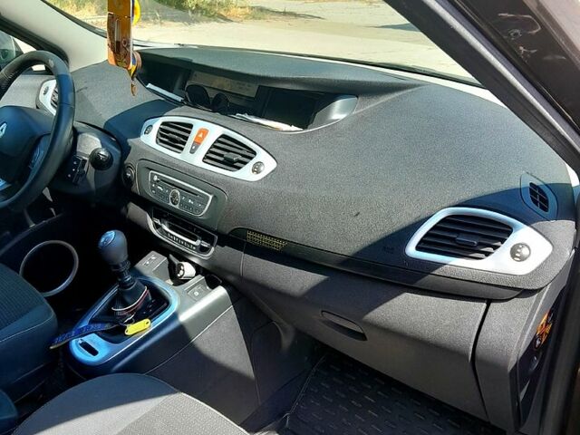 Коричневий Рено Гранд Сценік, об'ємом двигуна 1.9 л та пробігом 240 тис. км за 7200 $, фото 2 на Automoto.ua