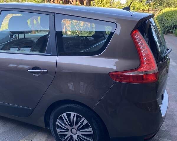 Коричневый Рено Гранд Сценик, объемом двигателя 1.46 л и пробегом 310 тыс. км за 6600 $, фото 10 на Automoto.ua