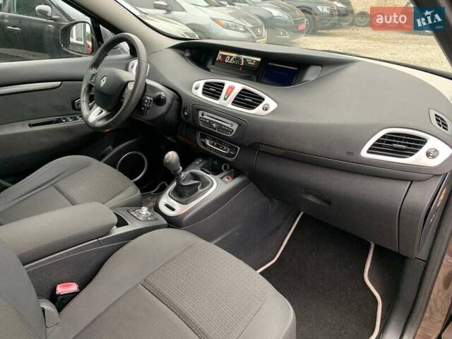 Коричневий Рено Гранд Сценік, об'ємом двигуна 1.87 л та пробігом 332 тис. км за 7499 $, фото 17 на Automoto.ua