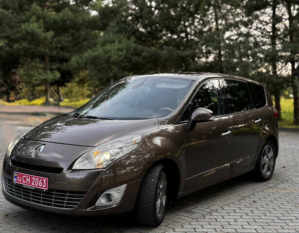Коричневый Рено Гранд Сценик, объемом двигателя 2 л и пробегом 203 тыс. км за 8000 $, фото 5 на Automoto.ua