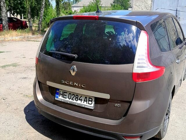 Коричневый Рено Гранд Сценик, объемом двигателя 1.9 л и пробегом 244 тыс. км за 7800 $, фото 1 на Automoto.ua