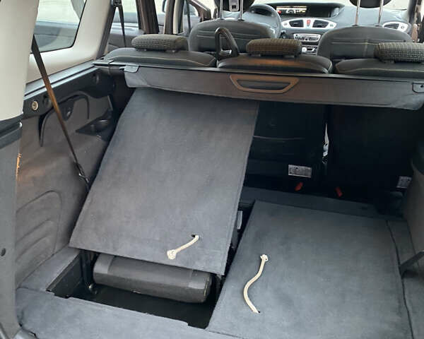 Коричневый Рено Гранд Сценик, объемом двигателя 1.4 л и пробегом 181 тыс. км за 6100 $, фото 12 на Automoto.ua