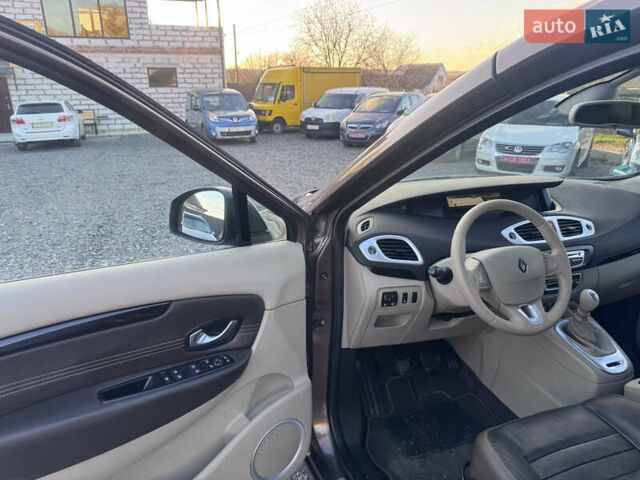 Рено Гранд Сценик 2010 в Звенигородка на Automoto.ua Коричневый Рено Гранд Сценик, объемом двигателя 1.4 л и пробегом 140 тыс. км за 6990 $, фото 43 на Automoto.ua