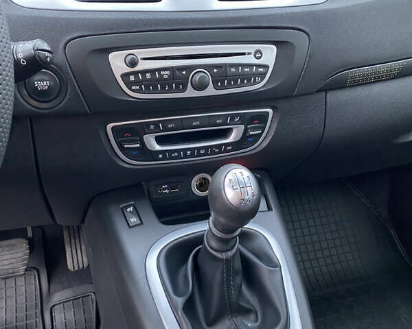 Коричневый Рено Гранд Сценик, объемом двигателя 1.4 л и пробегом 181 тыс. км за 6100 $, фото 28 на Automoto.ua