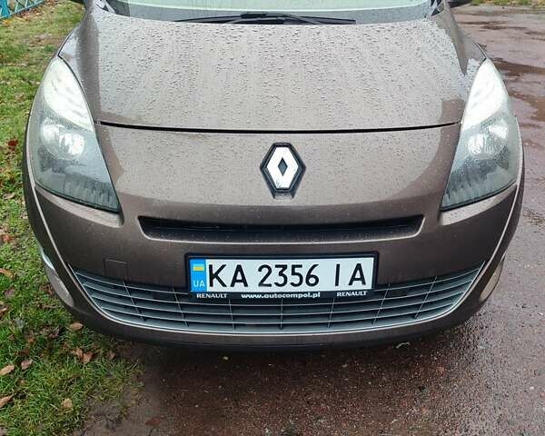 Коричневый Рено Гранд Сценик, объемом двигателя 1.9 л и пробегом 247 тыс. км за 7500 $, фото 4 на Automoto.ua