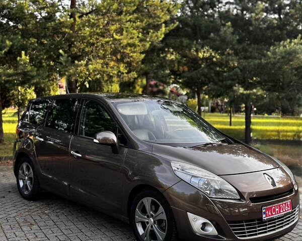 Коричневый Рено Гранд Сценик, объемом двигателя 2 л и пробегом 203 тыс. км за 8000 $, фото 1 на Automoto.ua