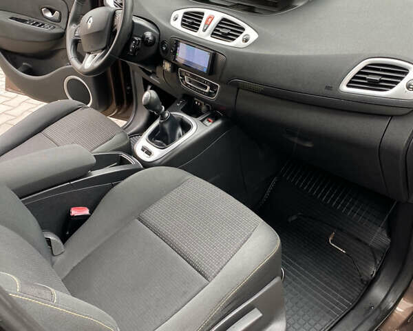 Коричневый Рено Гранд Сценик, объемом двигателя 1.5 л и пробегом 233 тыс. км за 6999 $, фото 30 на Automoto.ua